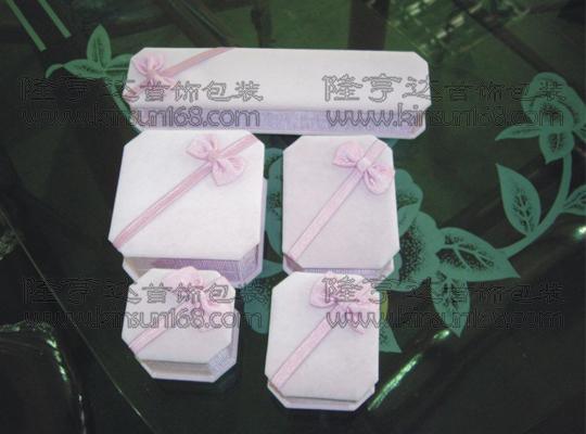 福城长毛绒蝴蝶结八角盒--点击浏览大图